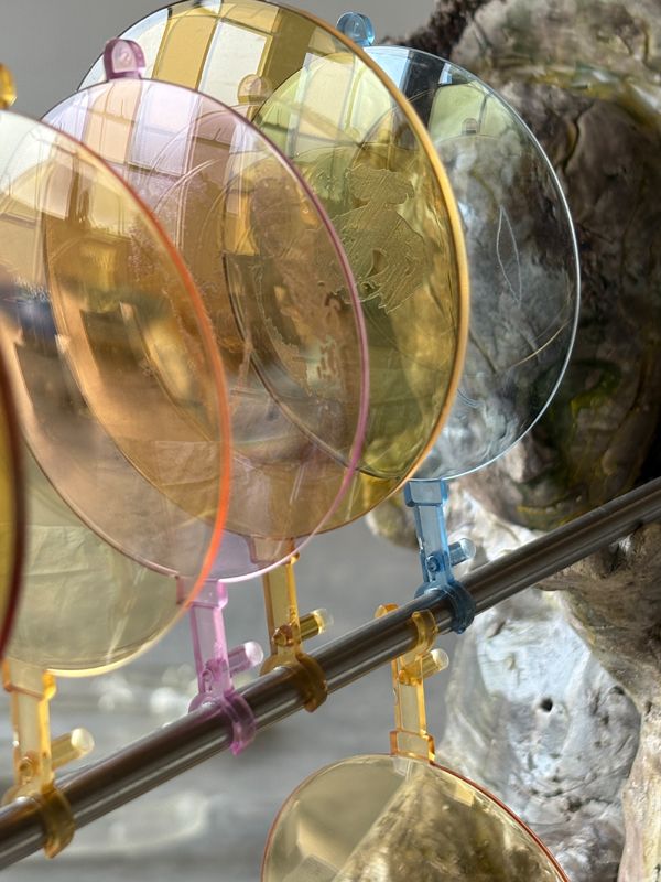 Dettaglio Mercurio, courtesy Francesco Ardini 2025, ceramica, smalto, metallo, lenti in nylon