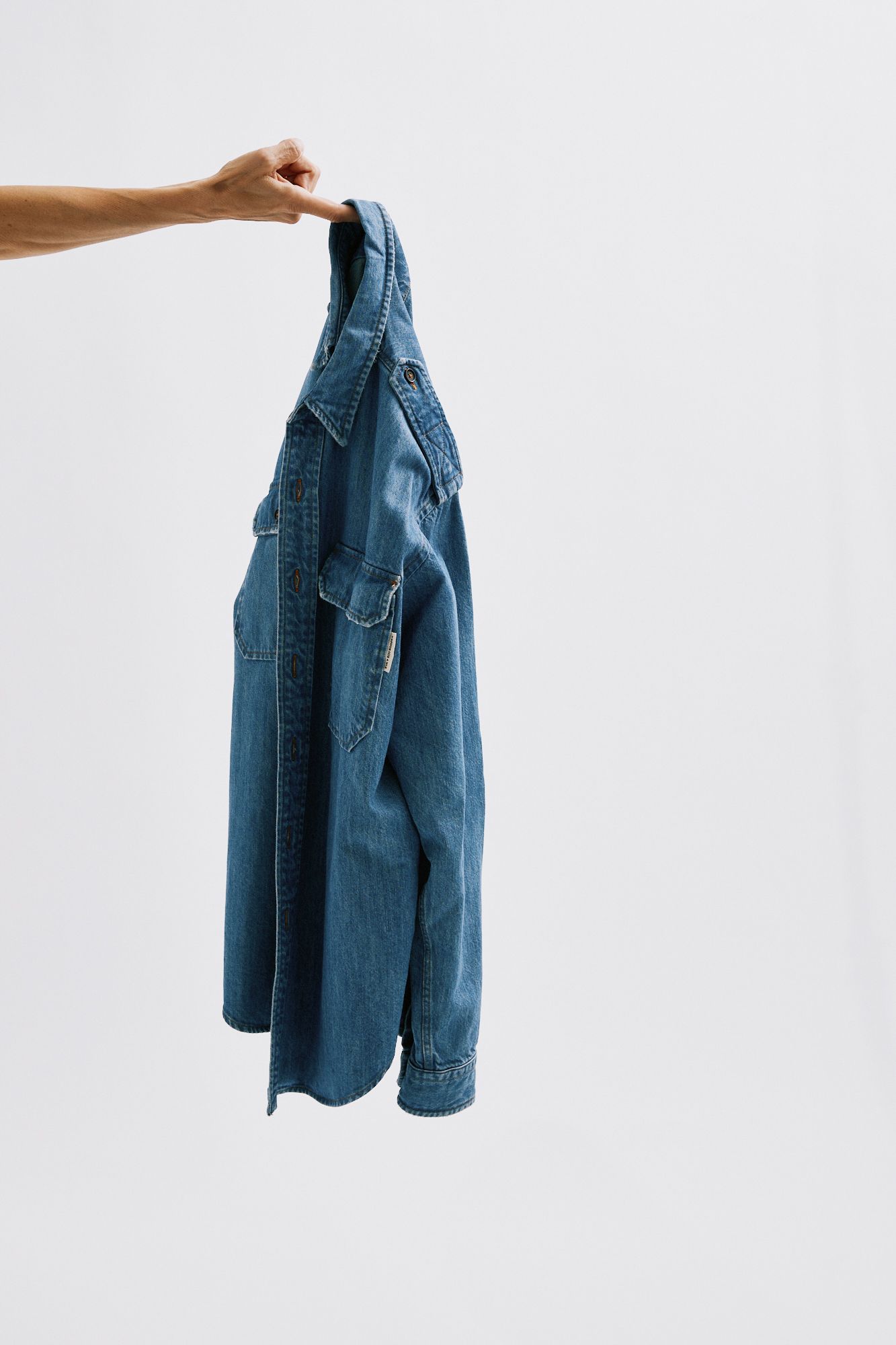 Camicia con tasche anteriori e mostrine sulle spalle in denim vintage wash, Eva Herzigova x Roy Roger's.